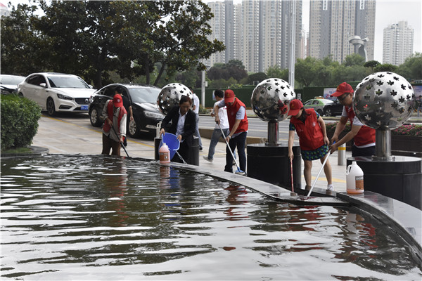 半岛网页版登入界面-半岛online(中国)联合商务区社区开展“清洁家园 美化社区”       主题志愿服务活动