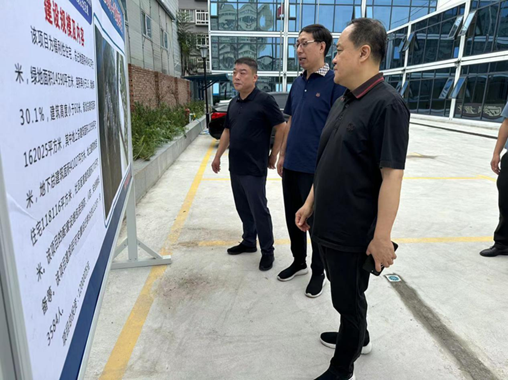 半岛网页版登入界面-半岛online(中国)党委委员、副总经理张岩到孙八砦城中村改造项目调研项目建设工作